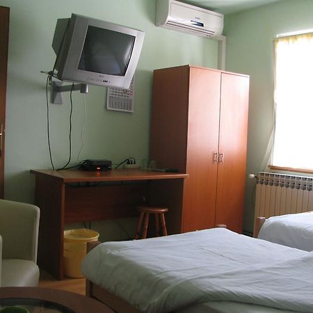 Apartments & Rooms Korzoスラヴォンスキ・ブロド エクステリア 写真