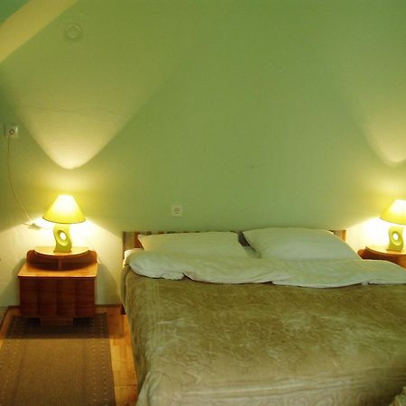 Apartments & Rooms Korzoスラヴォンスキ・ブロド エクステリア 写真