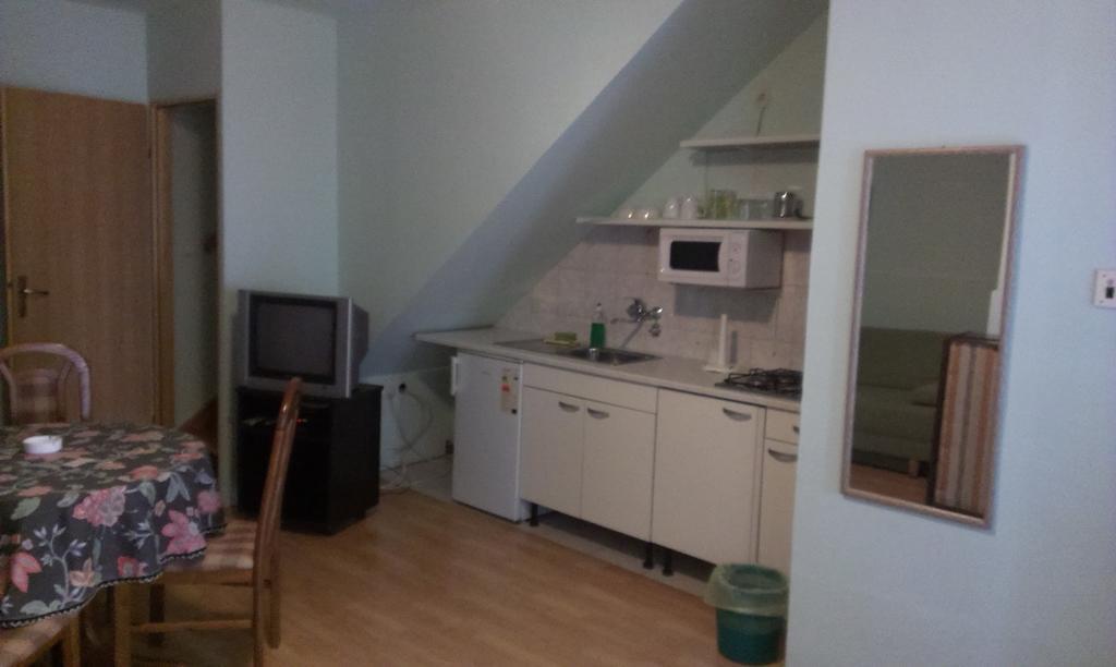 Apartments & Rooms Korzoスラヴォンスキ・ブロド 部屋 写真