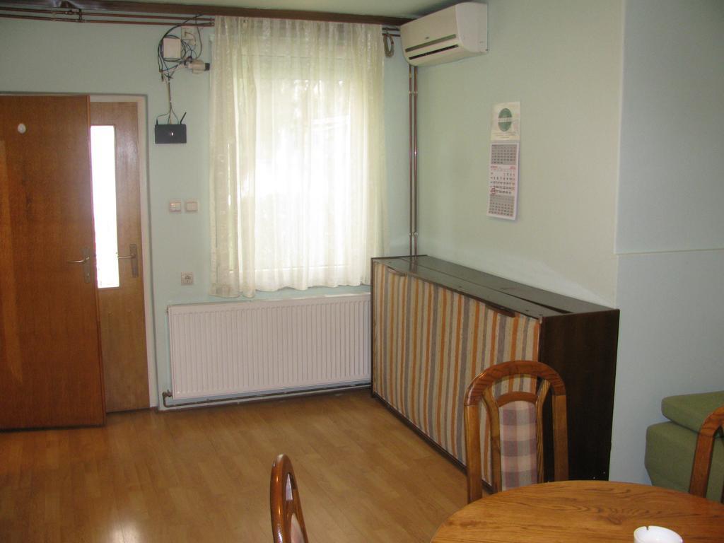 Apartments & Rooms Korzoスラヴォンスキ・ブロド 部屋 写真