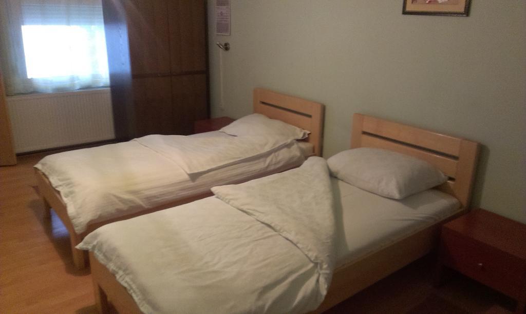 Apartments & Rooms Korzoスラヴォンスキ・ブロド 部屋 写真