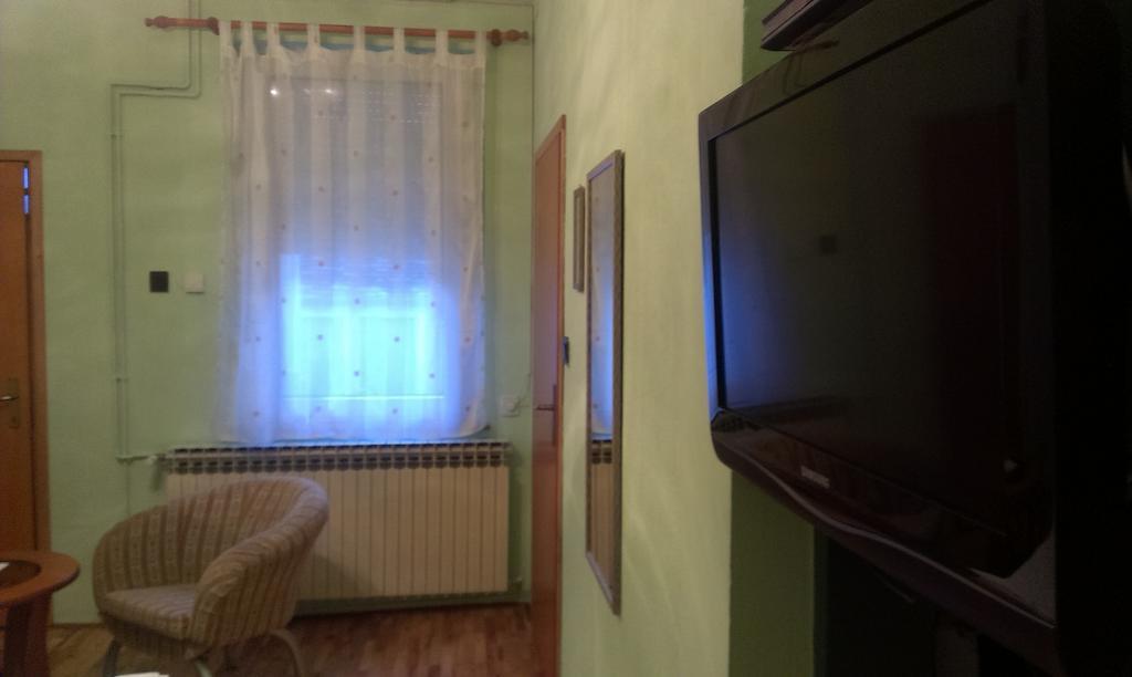 Apartments & Rooms Korzoスラヴォンスキ・ブロド 部屋 写真