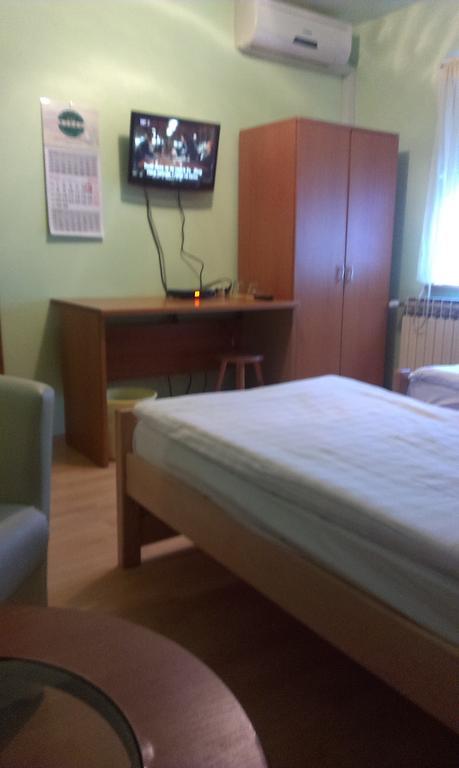 Apartments & Rooms Korzoスラヴォンスキ・ブロド 部屋 写真