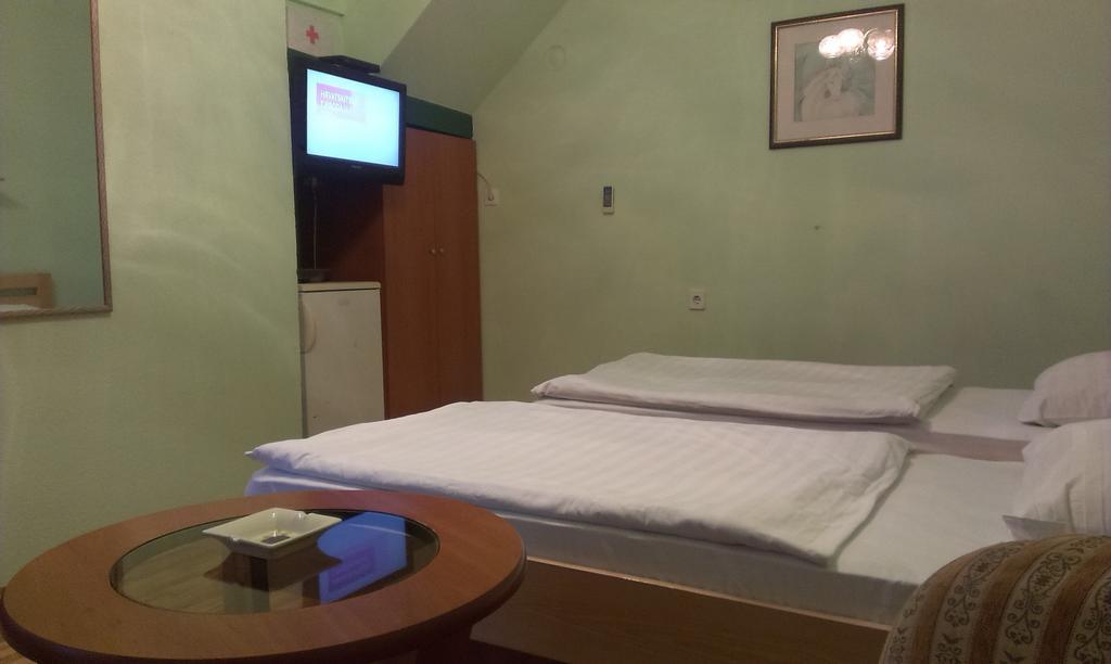 Apartments & Rooms Korzoスラヴォンスキ・ブロド 部屋 写真