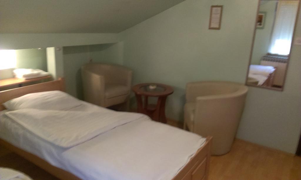 Apartments & Rooms Korzoスラヴォンスキ・ブロド 部屋 写真