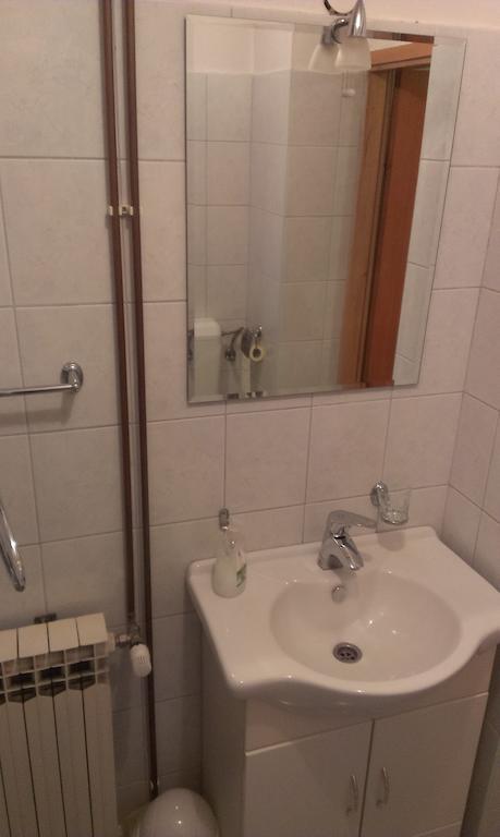 Apartments & Rooms Korzoスラヴォンスキ・ブロド 部屋 写真