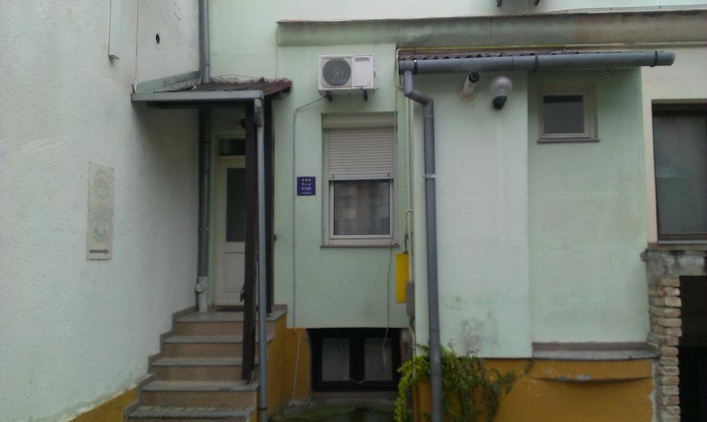 Apartments & Rooms Korzoスラヴォンスキ・ブロド 部屋 写真