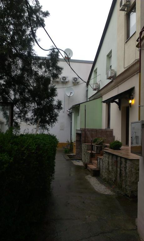 Apartments & Rooms Korzoスラヴォンスキ・ブロド エクステリア 写真